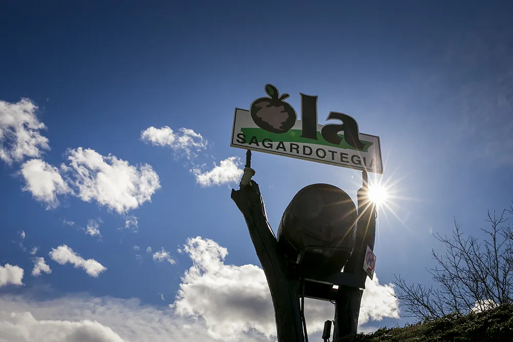 Cartel de entrada de Ola Sagardotegia