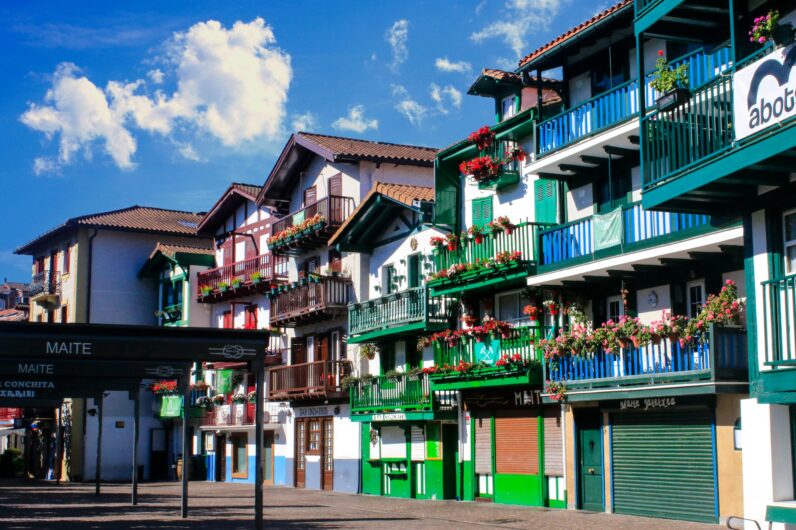 Bares de pintxos en la Calle San Pedro, La Marina de Hondarribia
