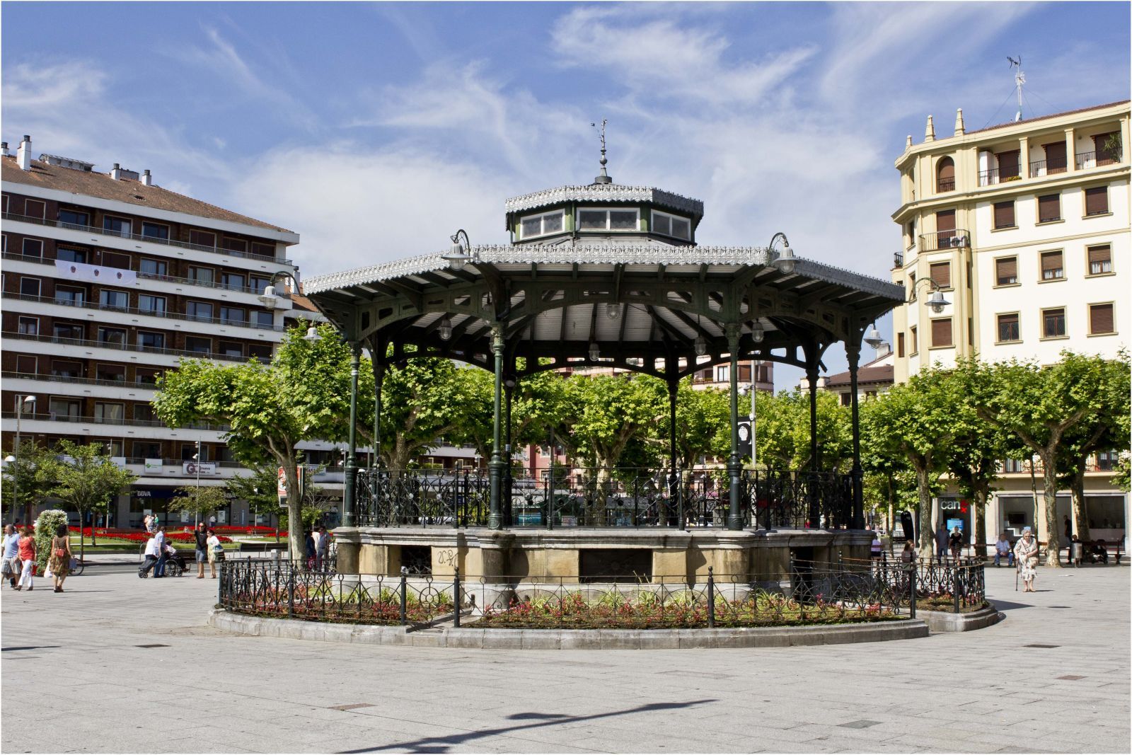 Kiosco de música de la Plaza San Juan, en el centro de Irun